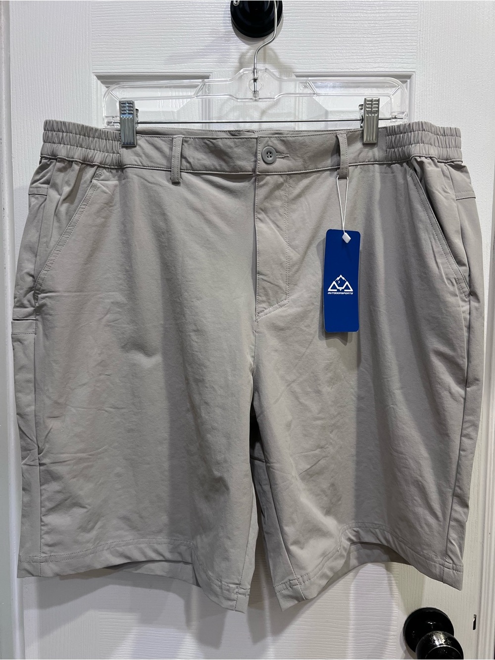 Men's Flat-Front Performance Shorts in‎ Light Gray
